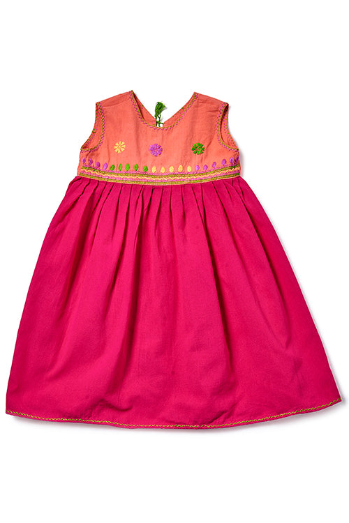 Vestido de niña con bordado