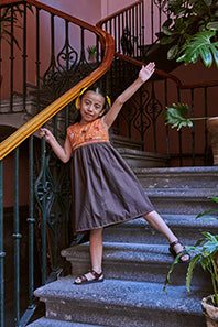 Vestido de niña con bordado