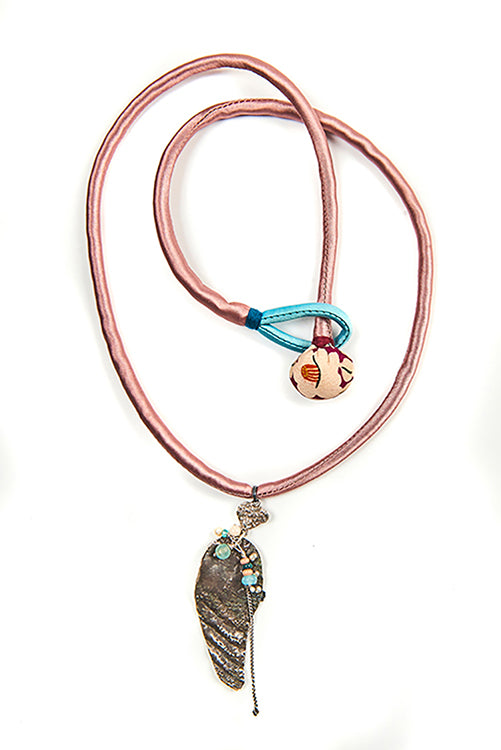 Collar seda ala de plata